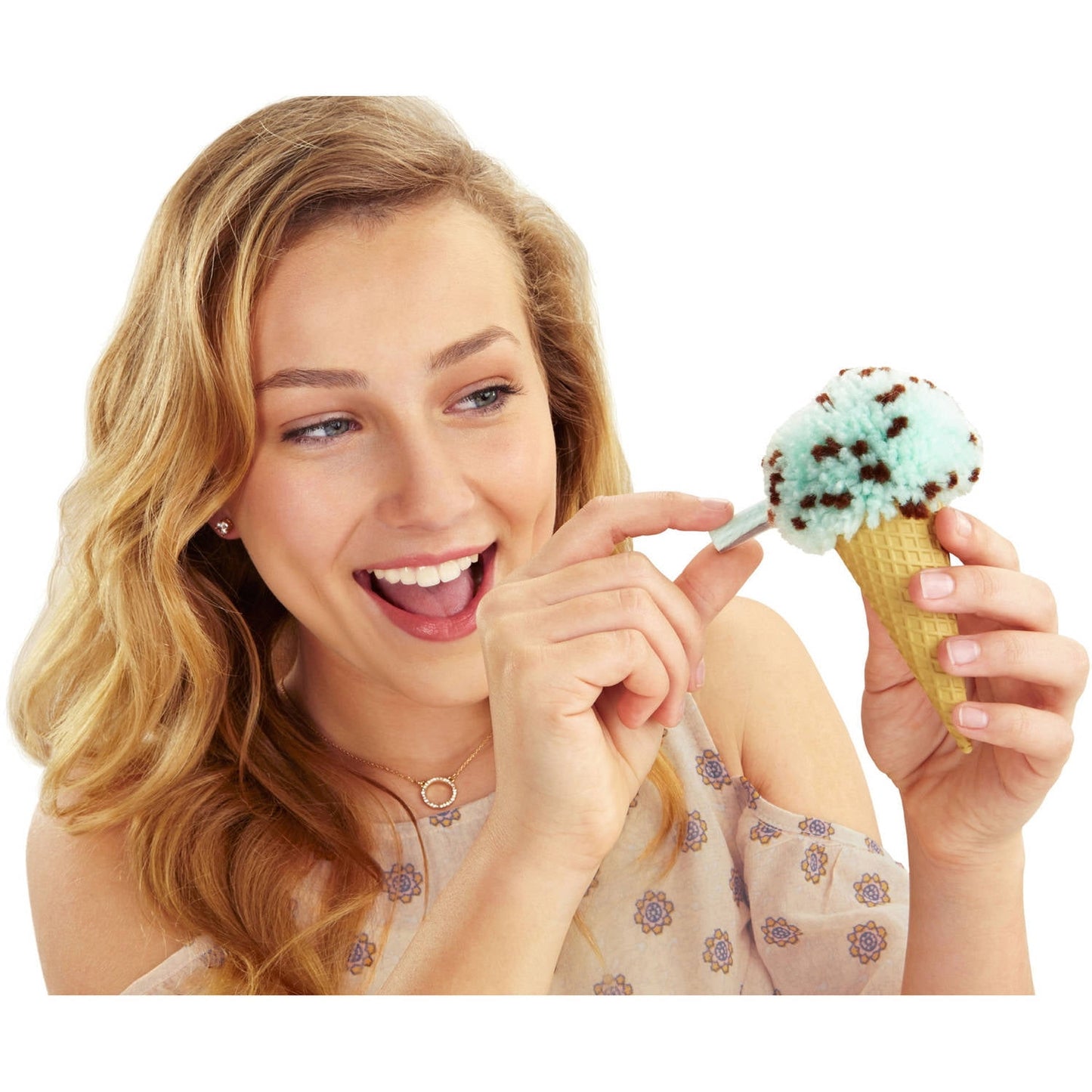 Pom Pom Wow Ice Cream Cone Crafting Banner Kit