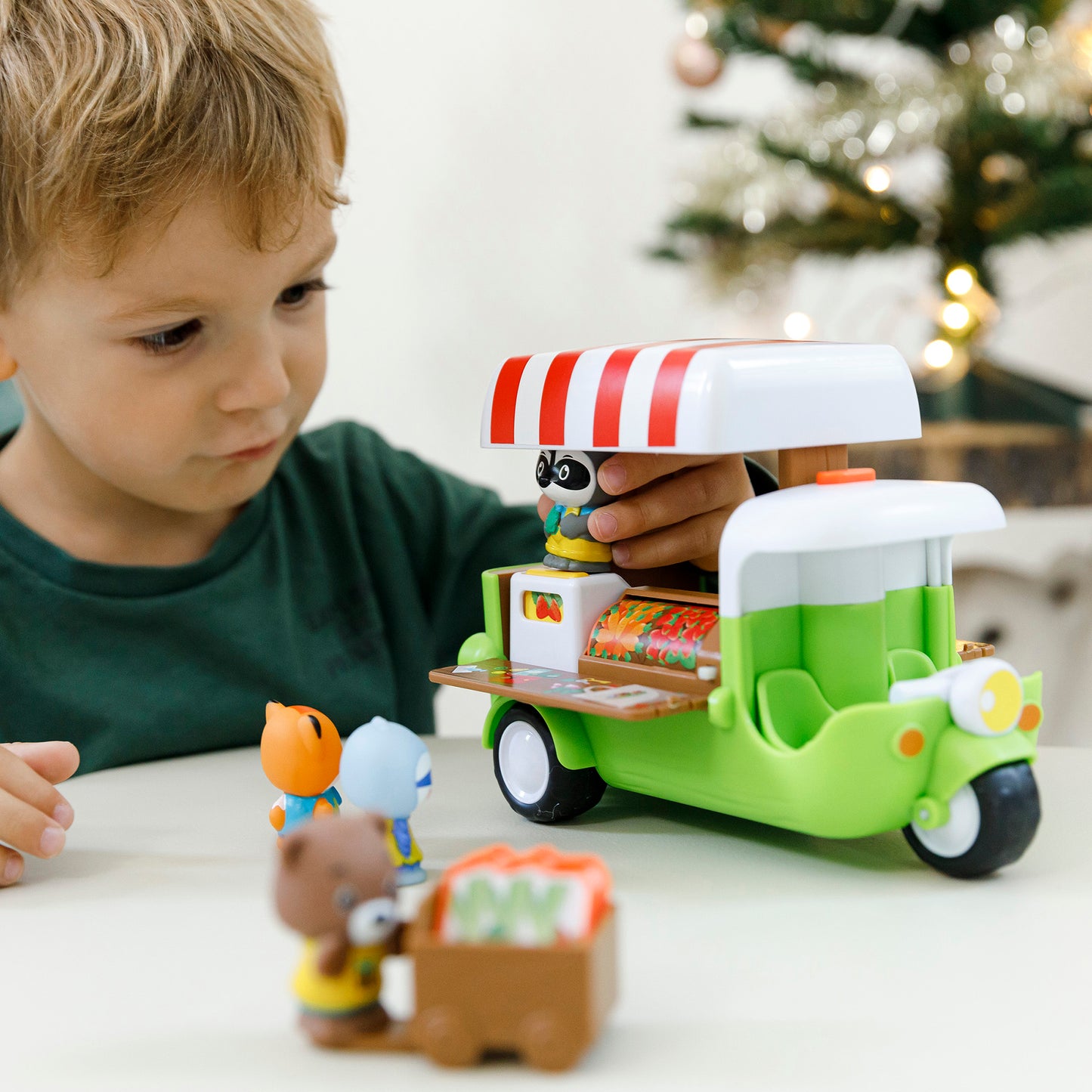 Timber Tots Deluxe Food Truck Playset with Raccoon Figurine