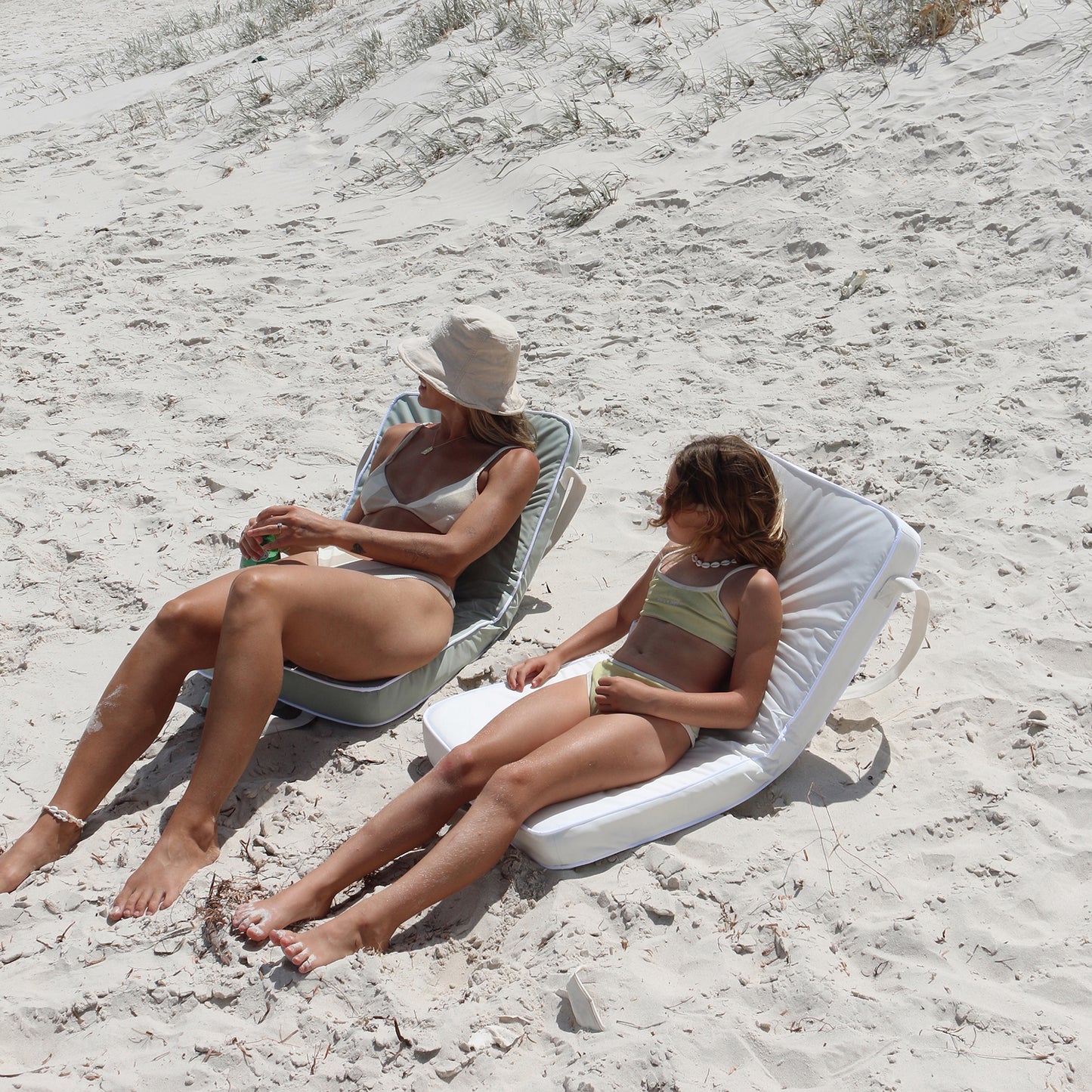 Sunnylife Casa Cream Portable Folding Chair - 6 Recline Settings, Foam Pad