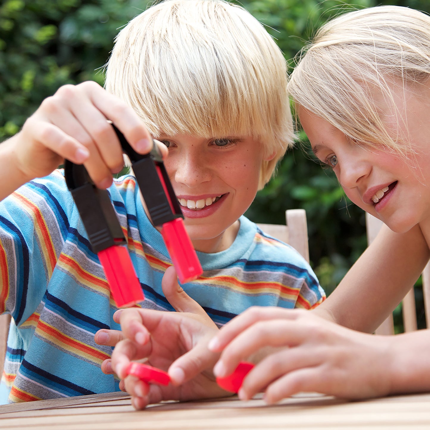 4M KidzLabs Magnet Science STEM toy with red magnetic experiments kit