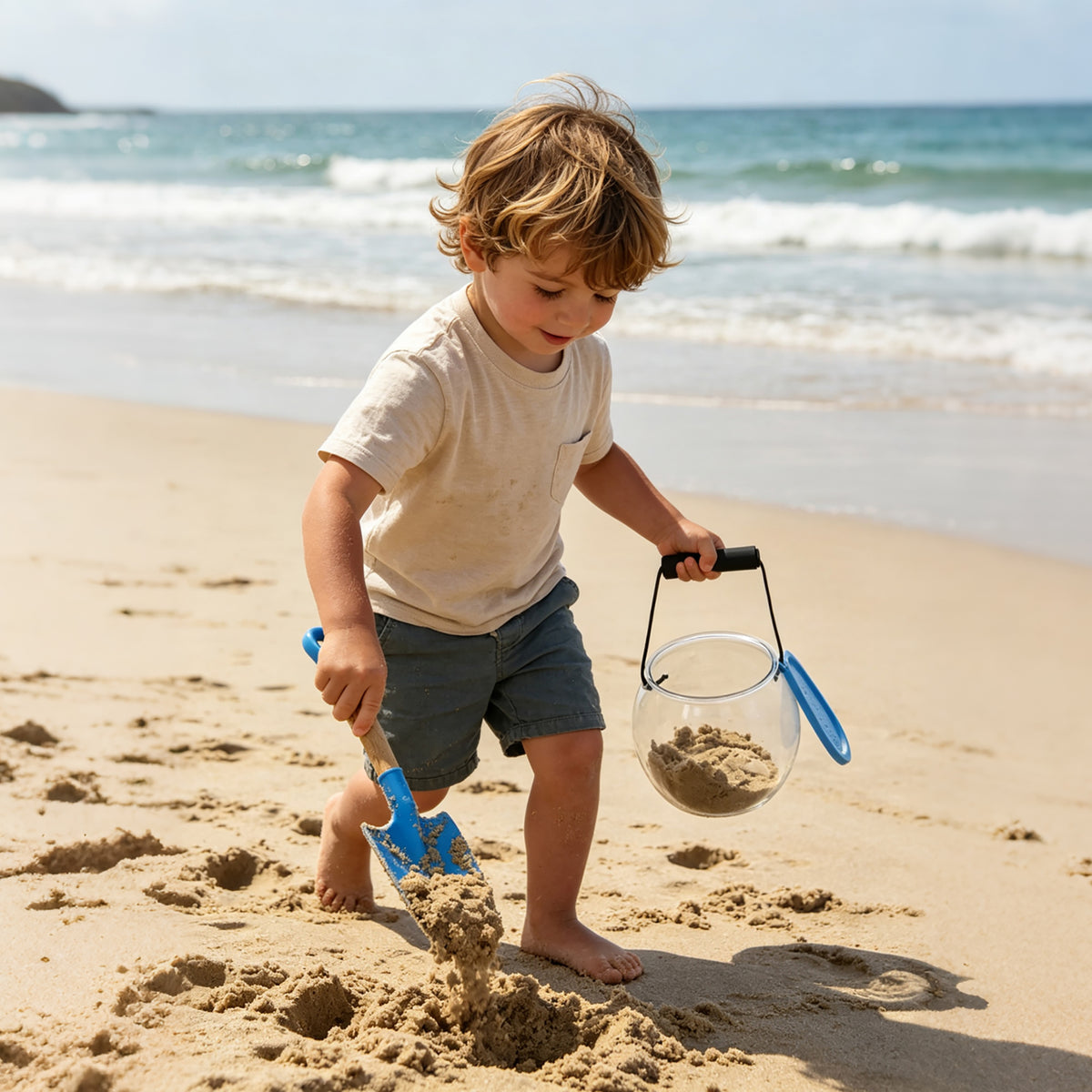 Easy Playhouse Observation Aquarium clear round bowl with blue lid and handle, child collecting sand at beach