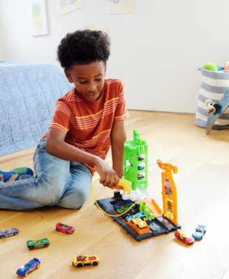 Hot Wheels City Super Recharge Fuel Station Diecast Car Playset