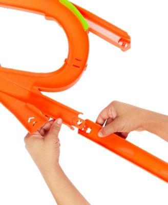 Hot Wheels Stunt Tracks Mid-Air Crash Playset with Die-Cast Car