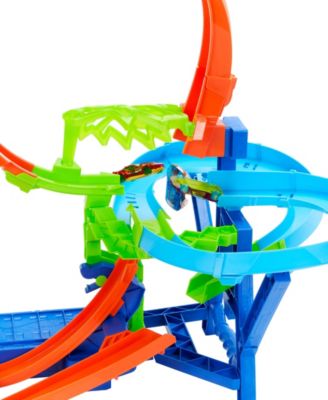 Hot Wheels Stunt Tracks Mid-Air Crash Playset with Die-Cast Car