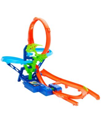 Hot Wheels Stunt Tracks Mid-Air Crash Playset with Die-Cast Car