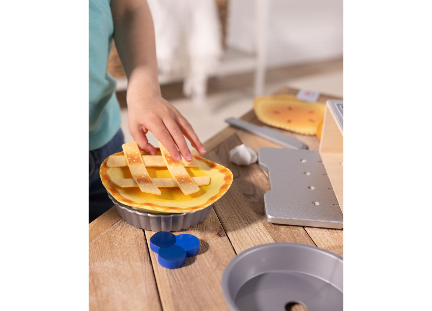 Melissa & Doug Doughlicious Cook, Bake & Serve Pretend Play Set