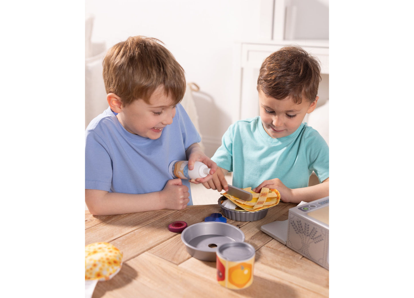 Melissa & Doug Doughlicious Cook, Bake & Serve Pretend Play Set