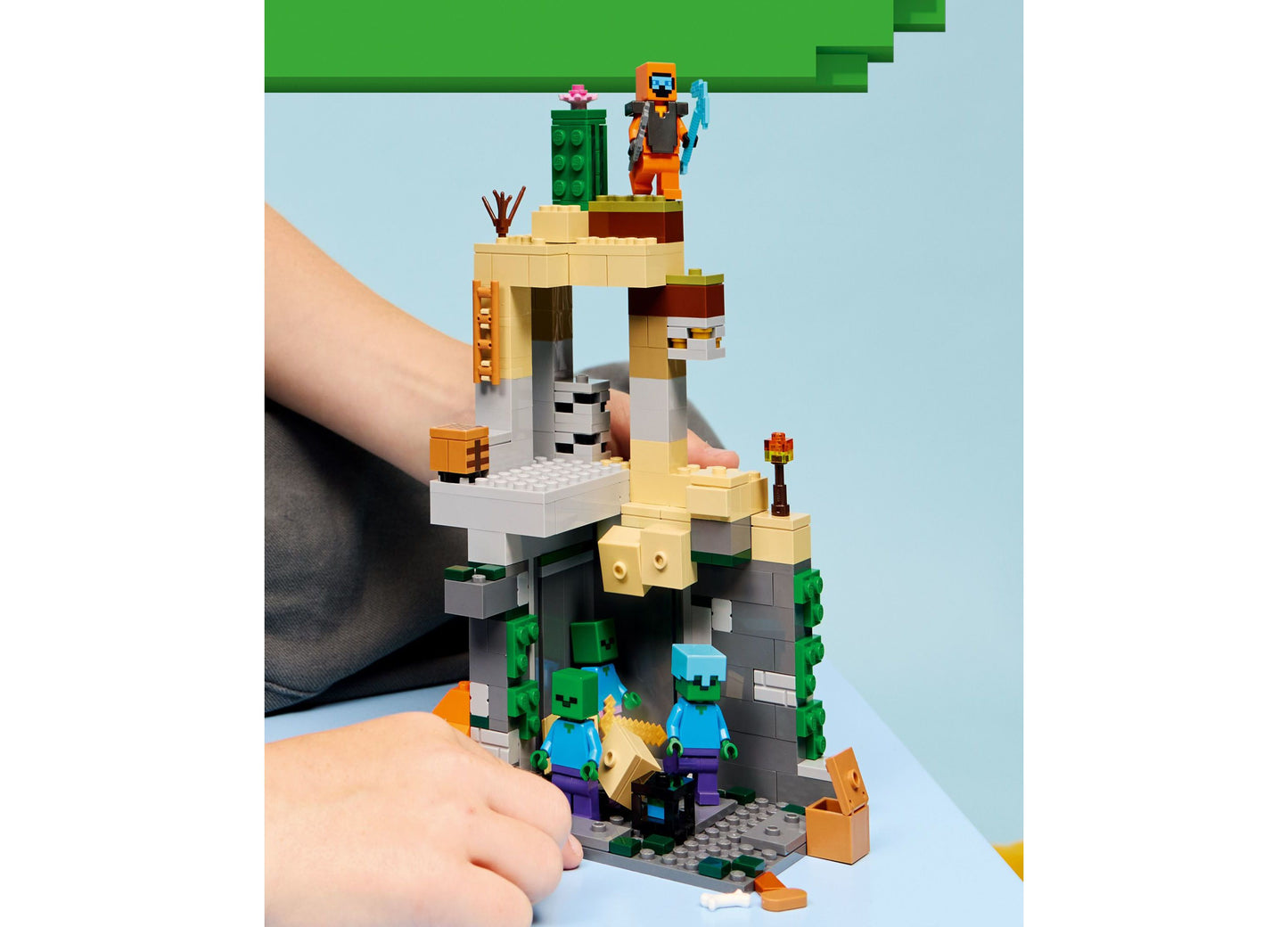 LEGO Minecraft Zombie Dungeon Adventure Set 21587 - 284 Pieces