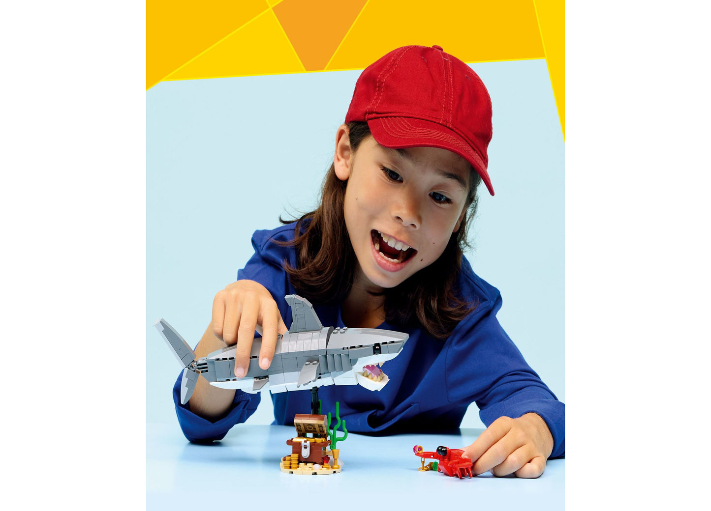 LEGO Creator Fierce Shark and Treasure Chest Building Set 31381 - 379 Pieces