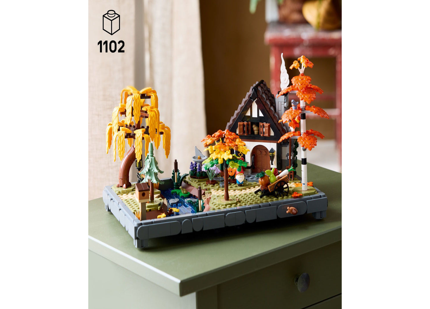 LEGO Icons Autumn Cottage Garden Building Set 11372 - 1102 Pieces