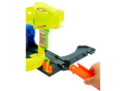 Hot Wheels Snake Spiral Attack Playset - Exciting Racing Action