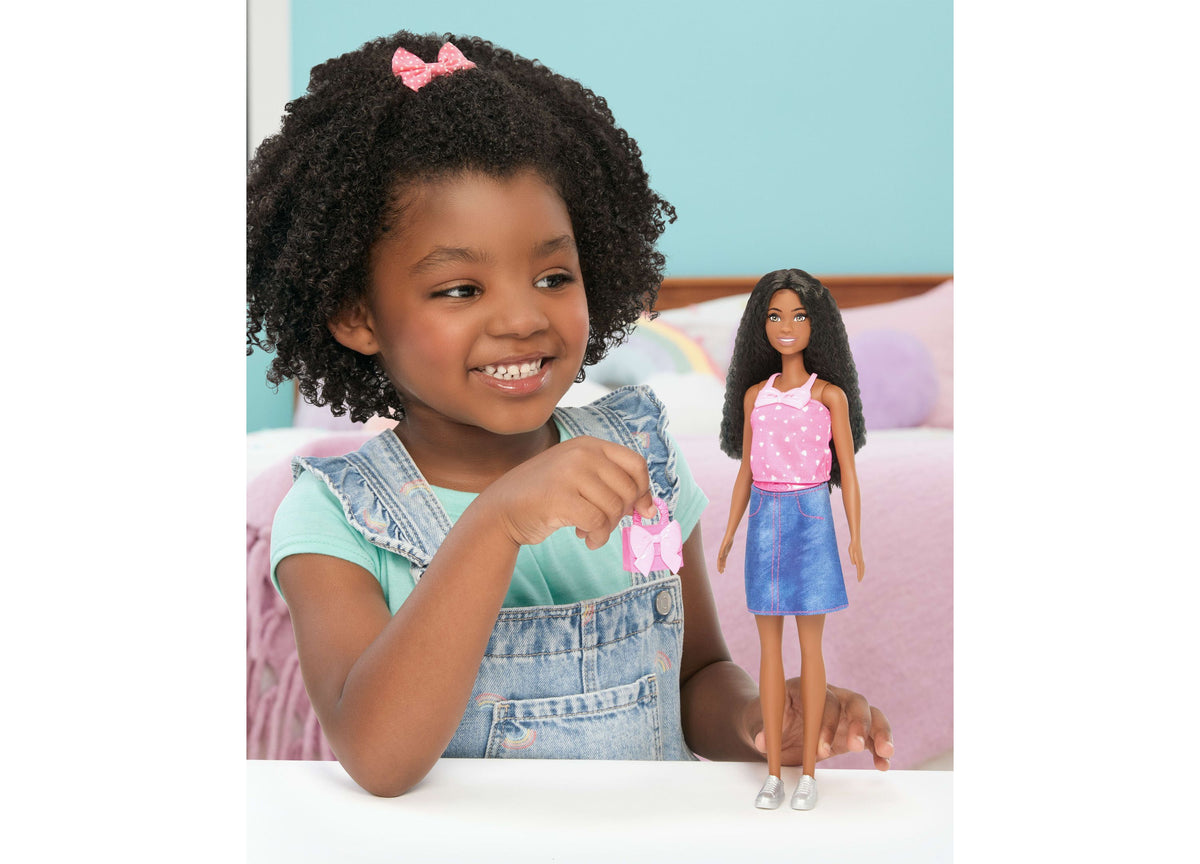 Barbie Brooklyn Easy-to-Dress brunette doll wearing pink polka-dot top and blue skirt with snap-on fashions