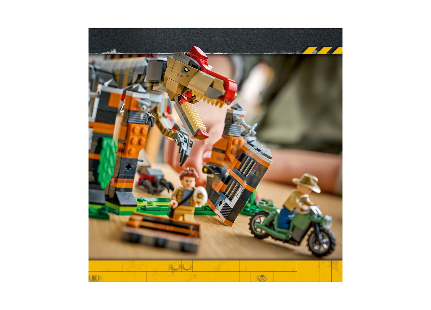 LEGO Jurassic World Spinosaurus Dinosaur Escape 77982 set with brown dinosaur, orange building, and minifigures