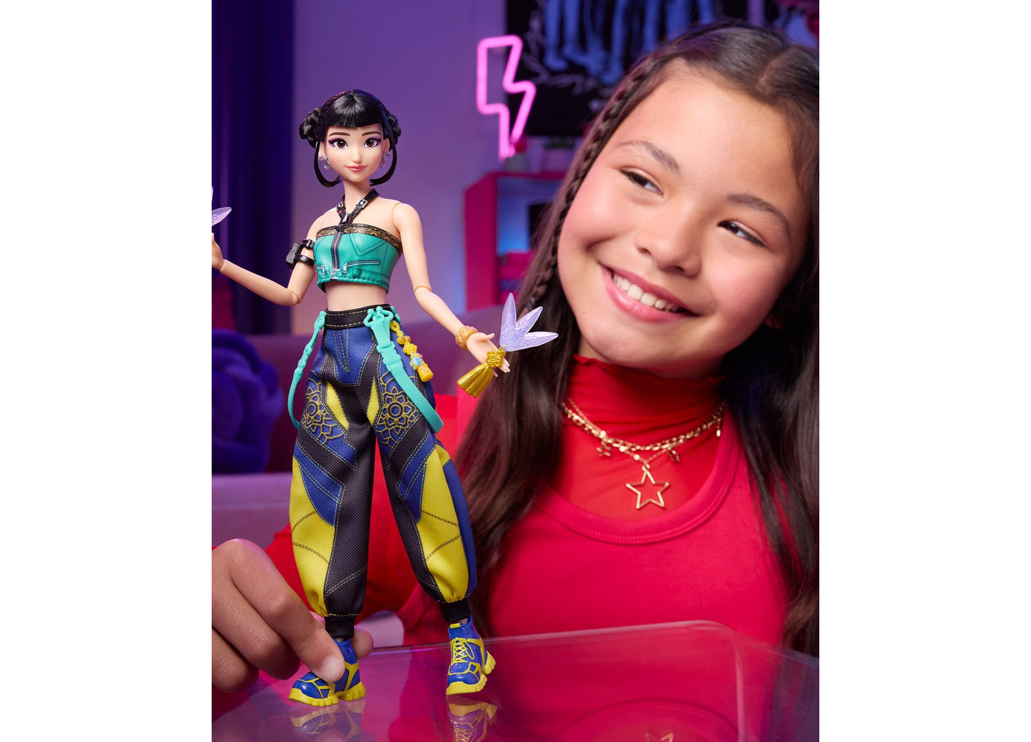 Kpop Demon Hunters HUNTR/X Zoey posable fashion doll with turquoise and yellow outfit