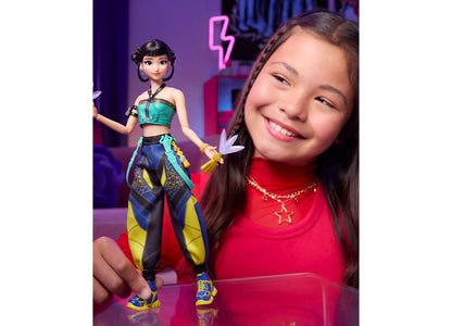 Kpop Demon Hunters HUNTR/X Zoey posable fashion doll with turquoise and yellow outfit
