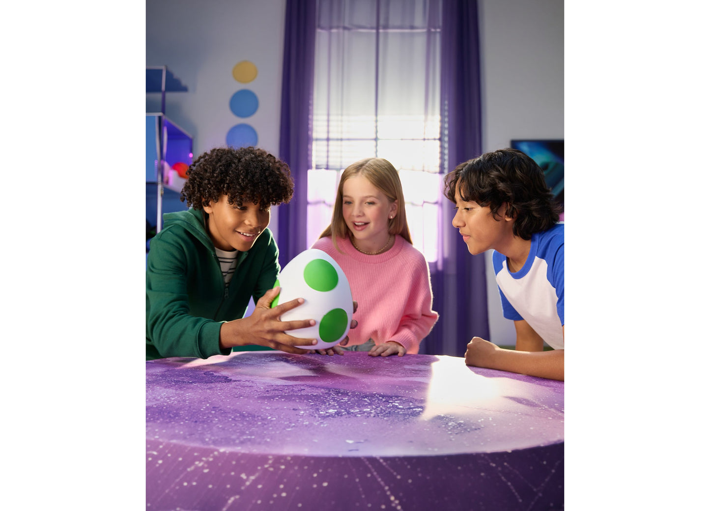 Super Mario Hatchin' Yoshi Interactive Figure with green spots, kids playing together