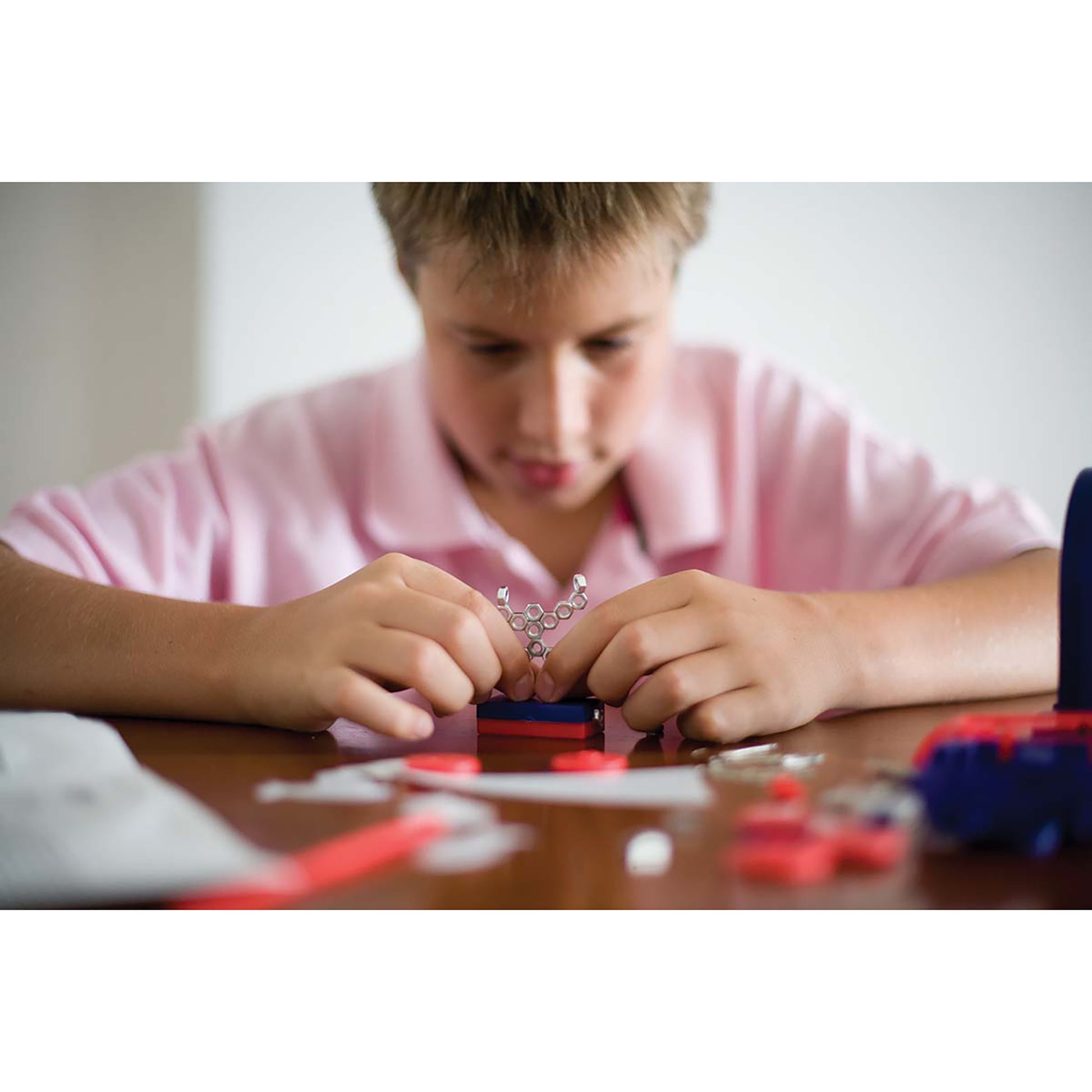 4M KidzLabs Magnet Science STEM toy with red magnetic blocks and chain experiment