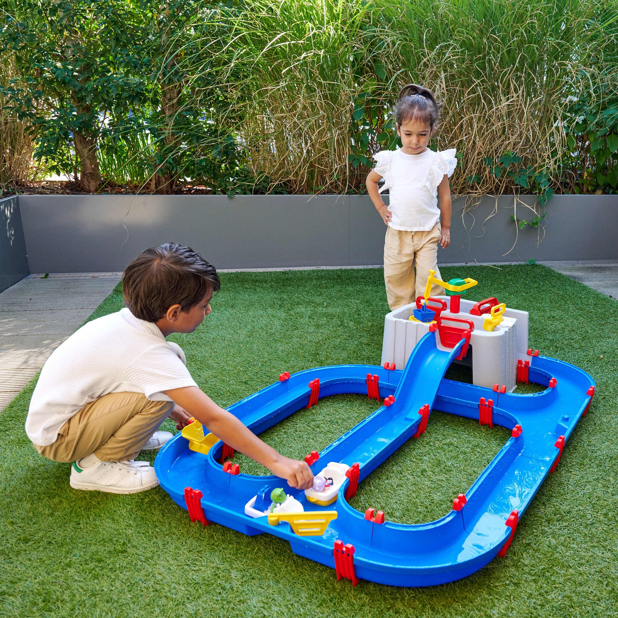 AquaPlay   ウォータープール AquaPlay Harbor Waterway Playset With Crane, Pump, Slide, 3 Boats