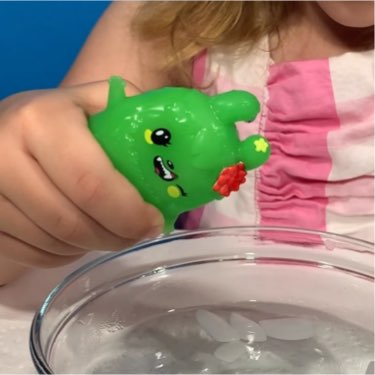 i dig... monsters! surprise toy revealed with ice cold water